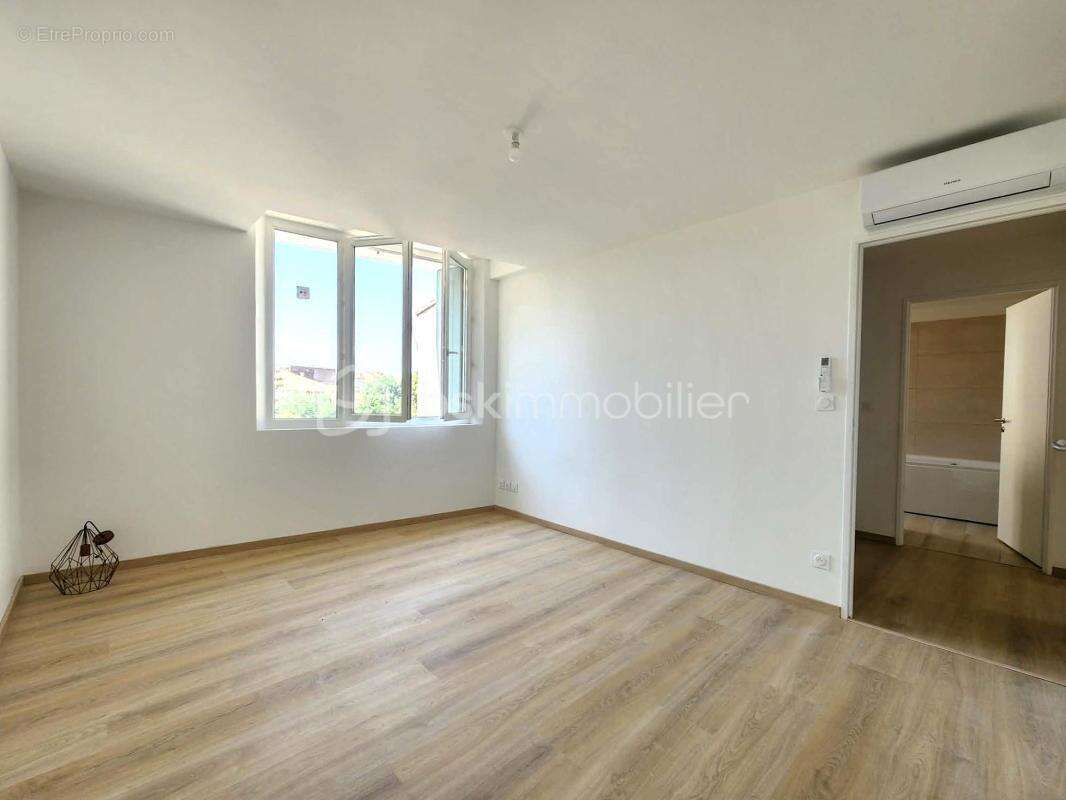 Maison de village T5 de 130 m² – Rénovation intégrale (DPE A) – Extérieur sans vis-à-vis et stationnements privatifs - photo 10