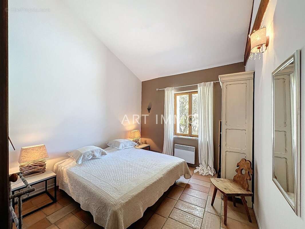 Maison de village avec piscine sur un grand terrain. - photo 16