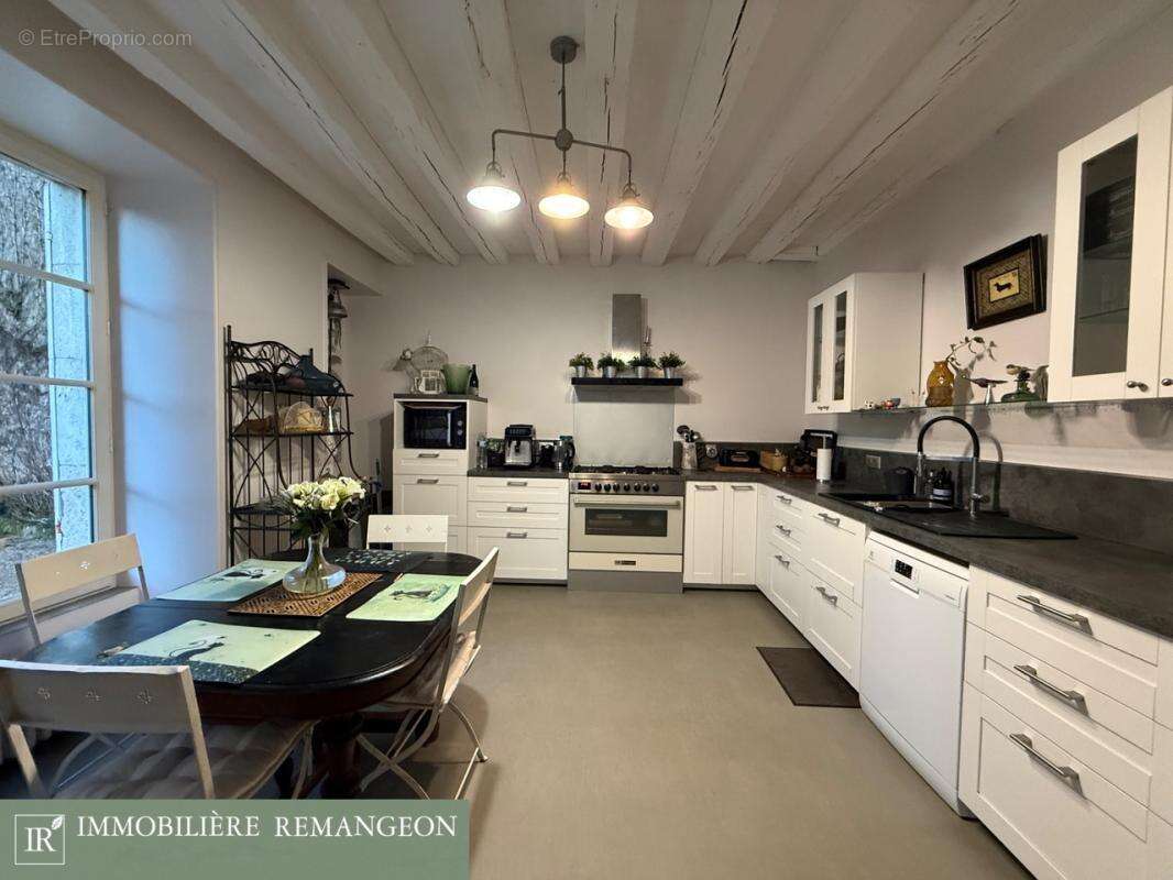 Maison à MEHUN-SUR-YEVRE