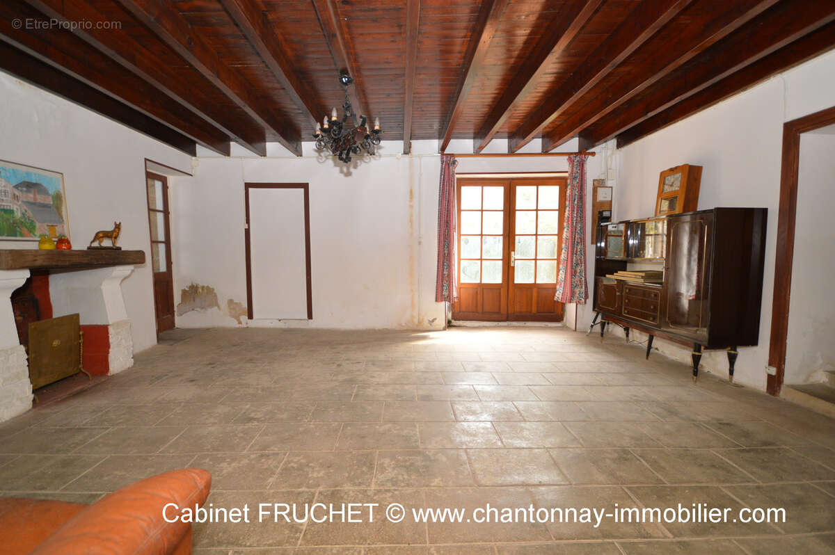 Maison à BAZOGES-EN-PAREDS