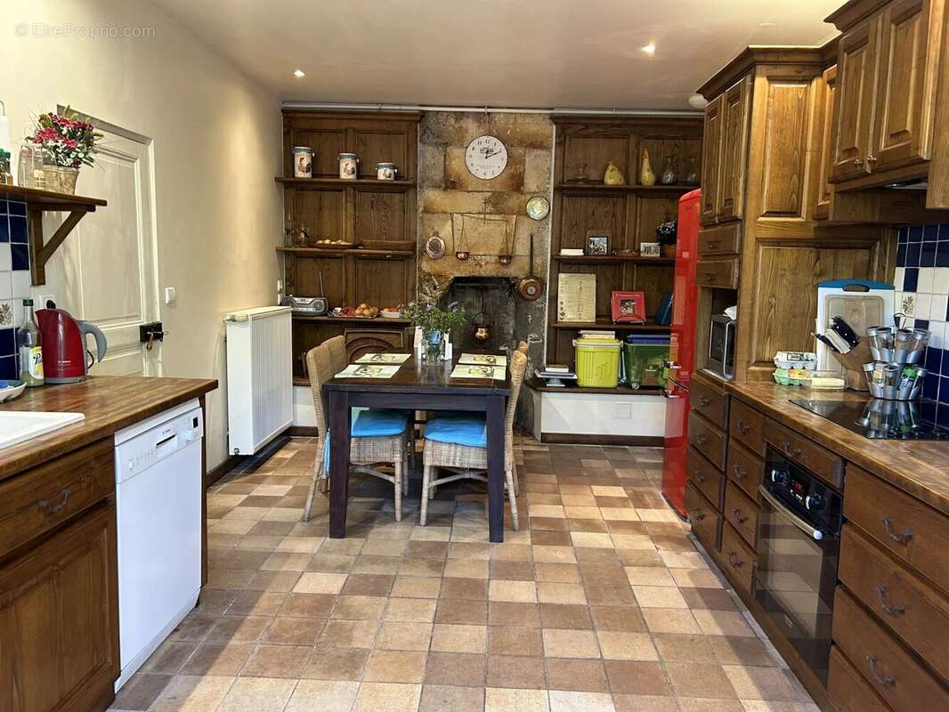 Maison à VILLEBOIS-LAVALETTE