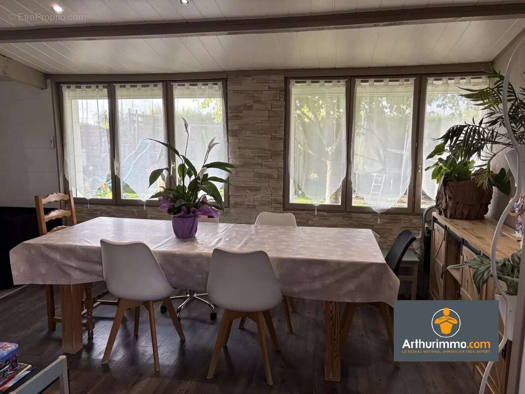 Maison à NEUFCHATEL-SUR-AISNE