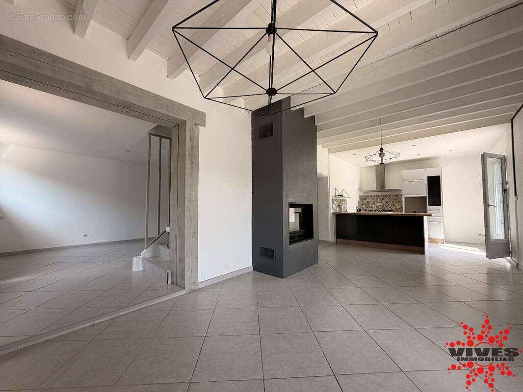 Maison T5 pleine de charme avec jardin - photo 3