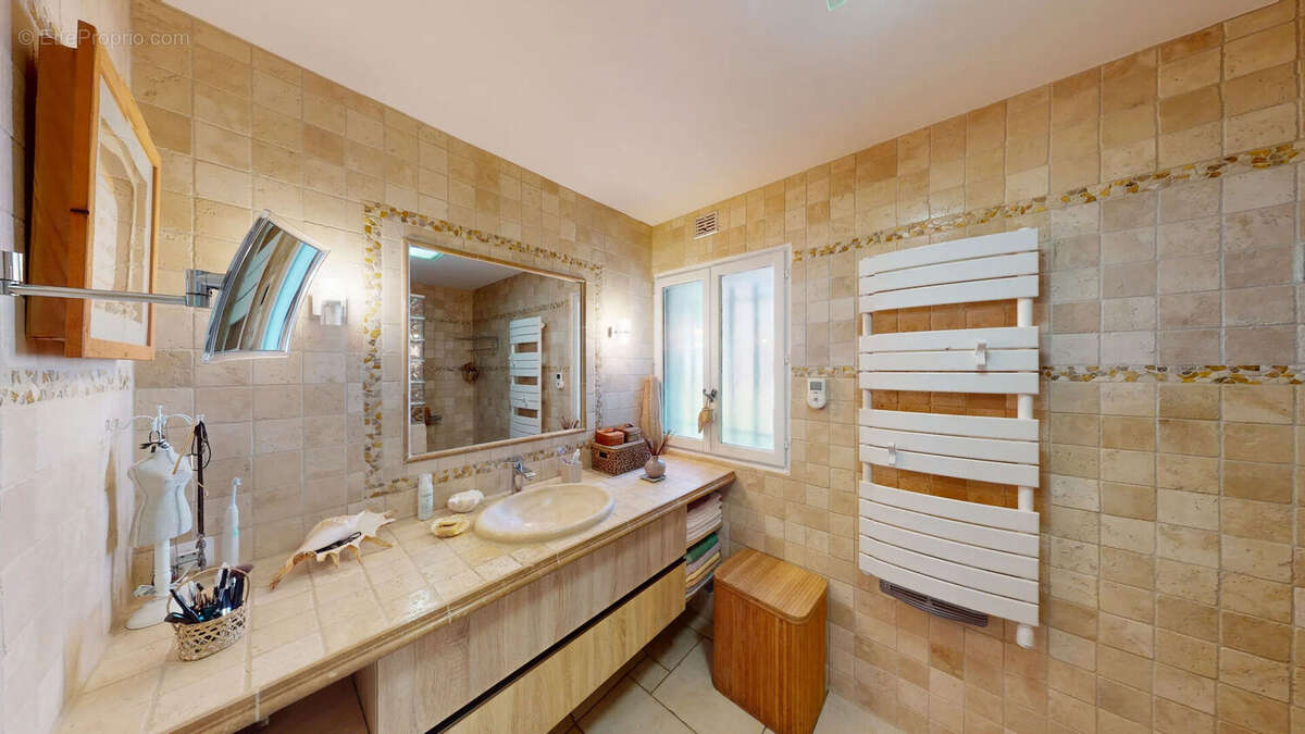 Maison à PUGET-SUR-ARGENS