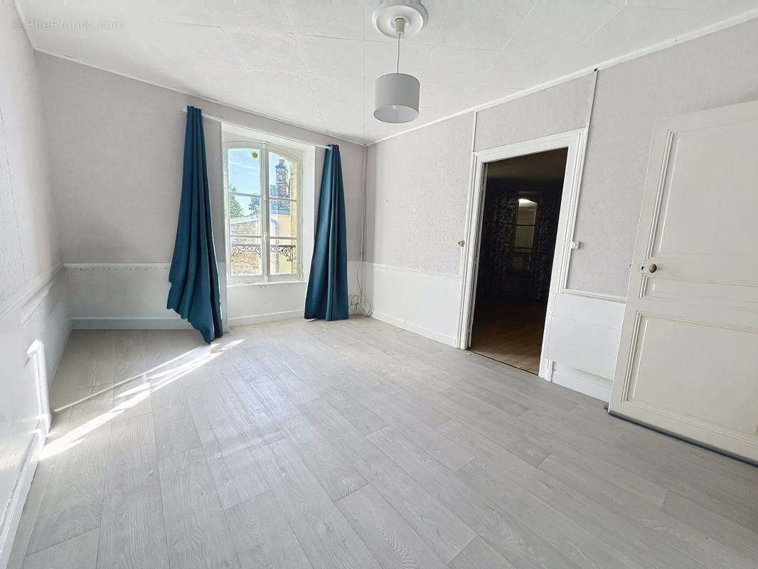 Maison à CHENAY