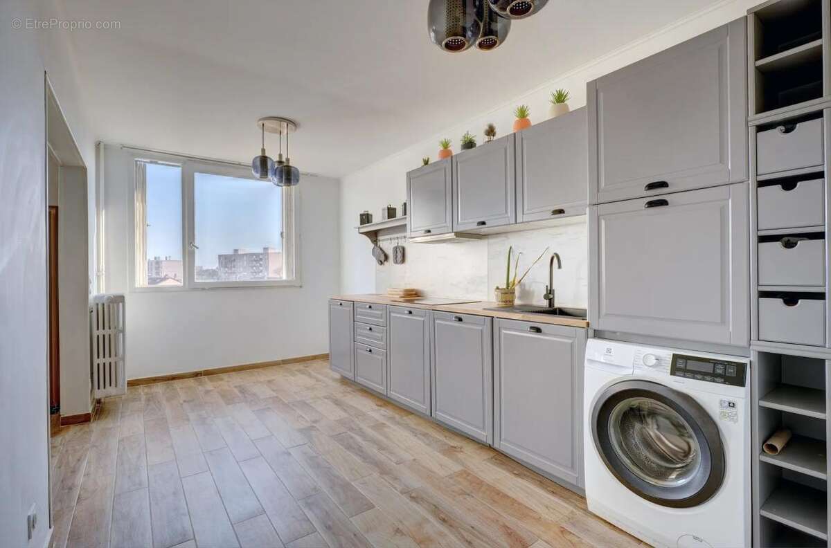 Appartement à LYON-8E