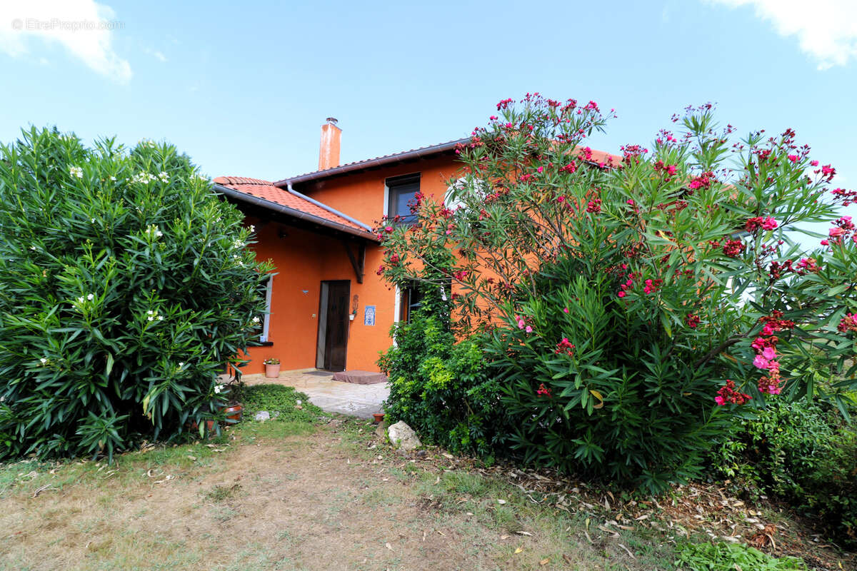Maison à AURIGNAC