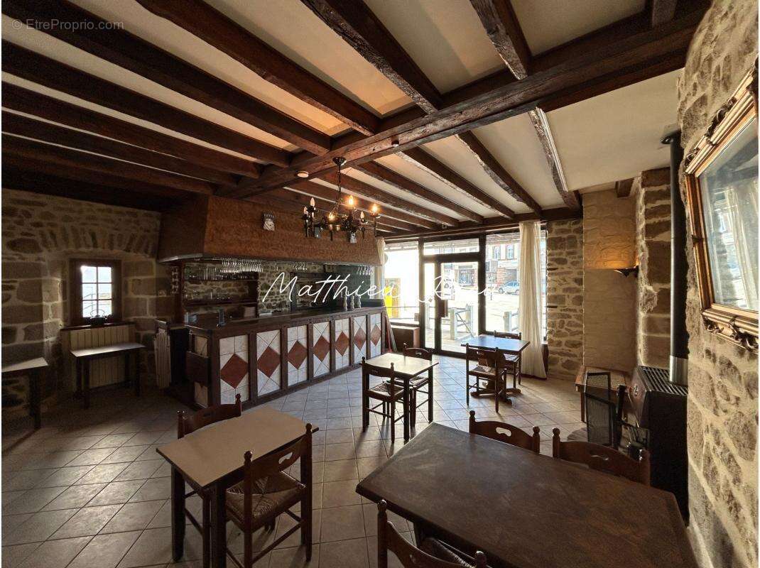 Commerce à SAINT-ETIENNE-DE-FURSAC