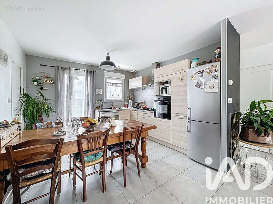 Maison 81 m² à Saint-Vidal  - photo 3