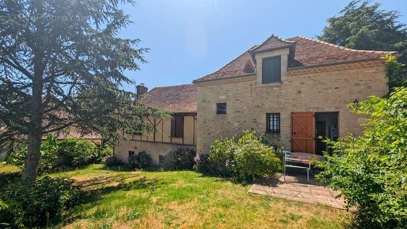 Propriété de caractère, piscine et dépendances - photo 24