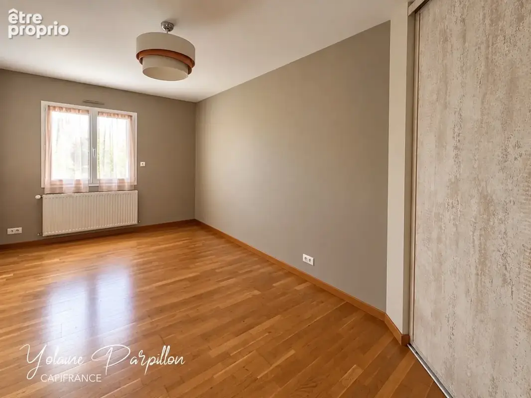 Maison de plain-pied offrant 4/5 chambres avec piscine sur 2000 m² aux BROUZILS (85) - photo 5