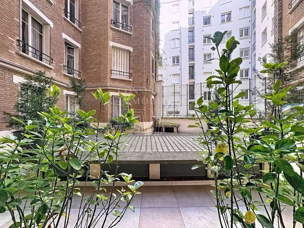 Appartement à PARIS-16E