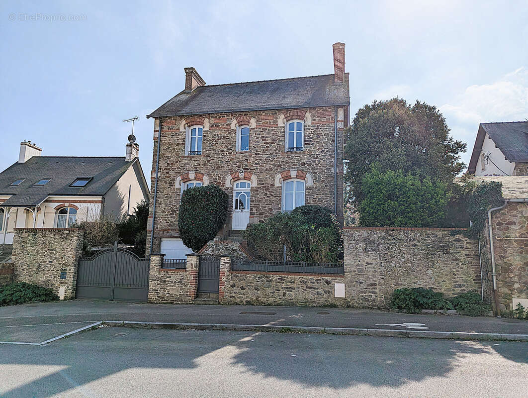 Maison à PONTCHATEAU