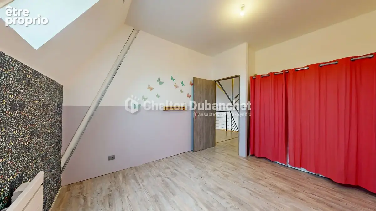 ROANNE - LOFT de 165 m² habitable - 130 m² de dépendance - photo 11