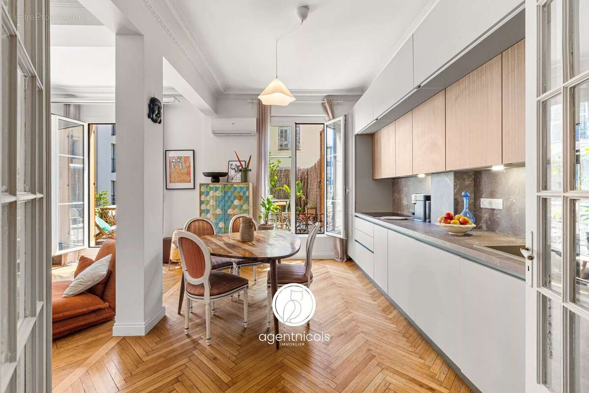 Nice // libération : 2 pièces / entièrement rénové / bourgeois / exceptionnelle terrasse - photo 2