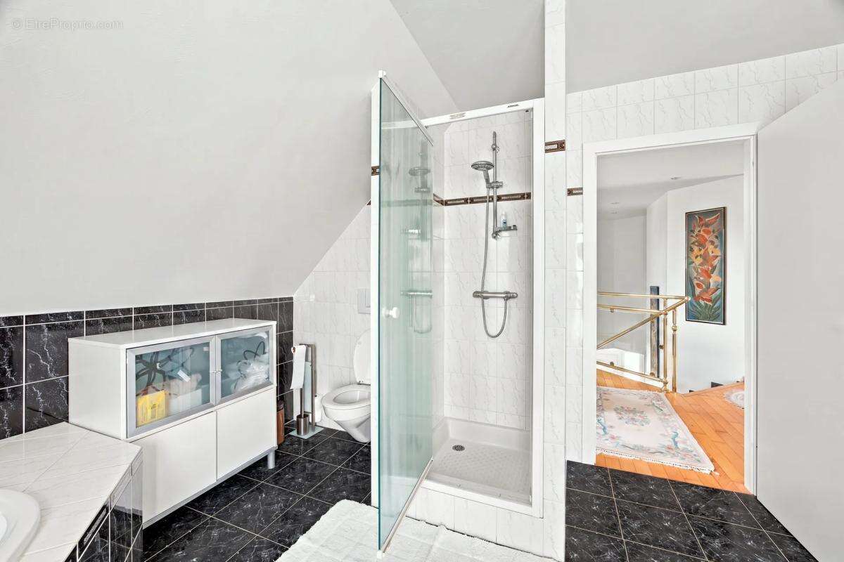 Villa d’architecte - 240 m² - piscine intérieure - - photo 12