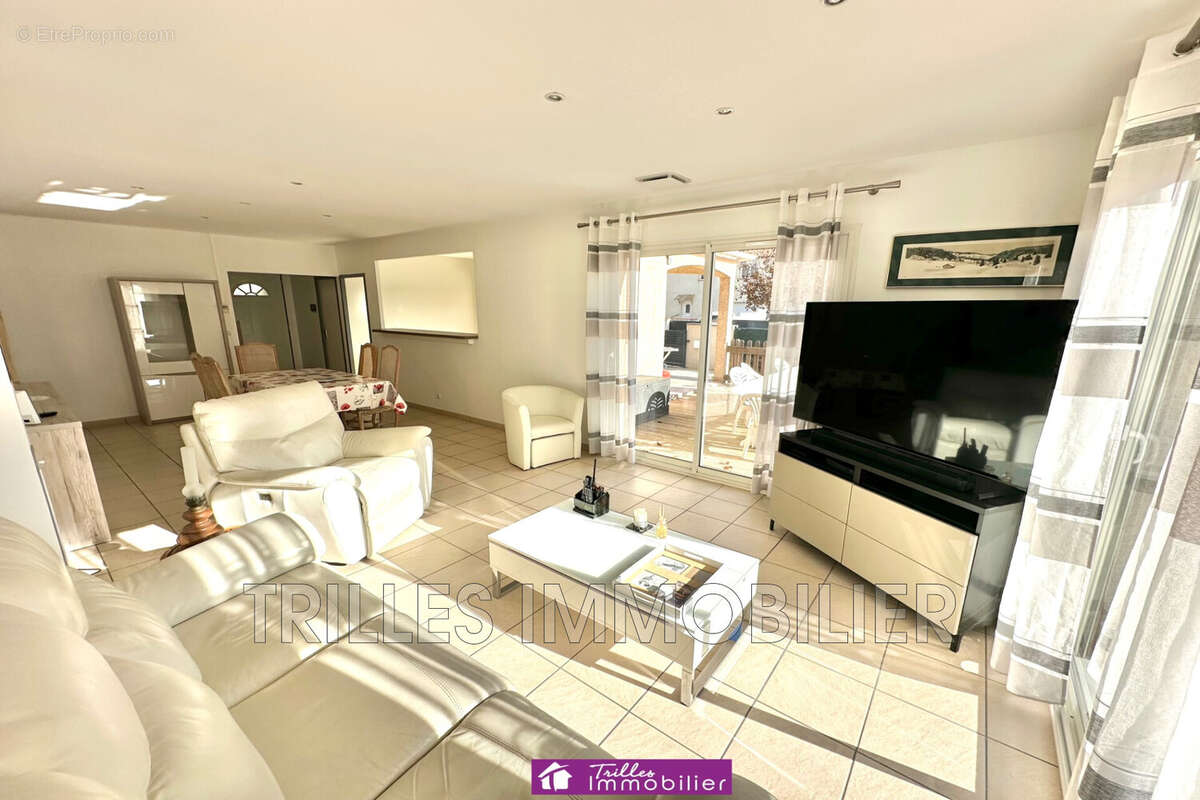 Maison à SAINT-LAURENT-DE-LA-SALANQUE