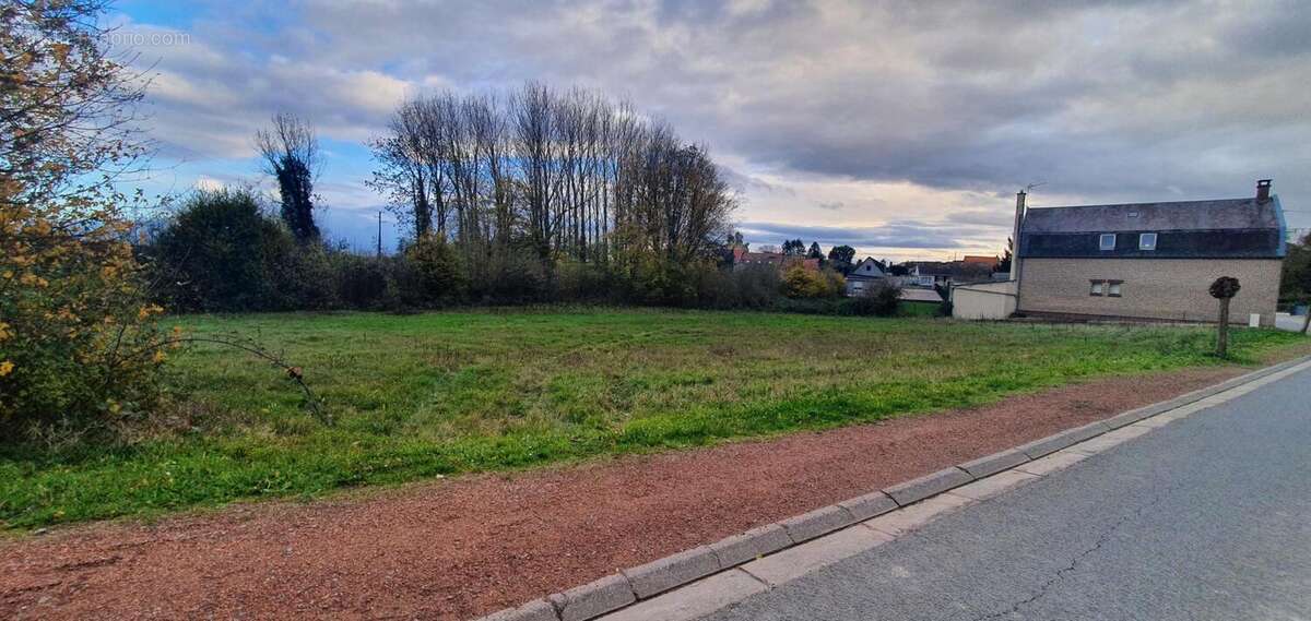 Terrain à ELINCOURT