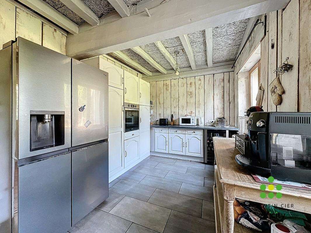 Commerce à BEAUMONT-LES-AUTELS