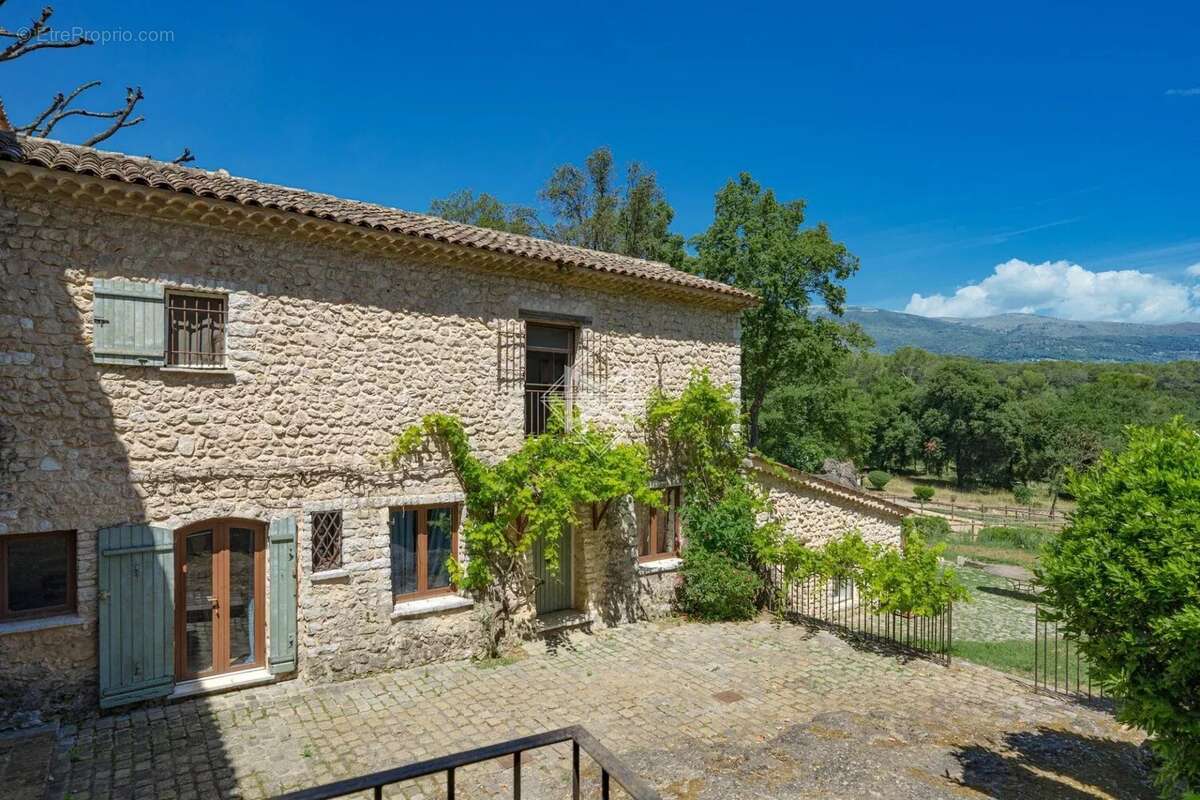 Maison à ROQUEFORT-LES-PINS