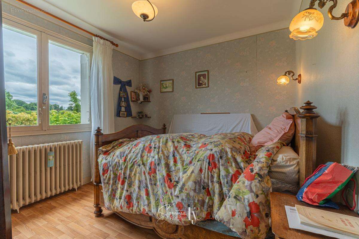 Maison 115 m² à Saint-Priest-Ligoure  - photo 14