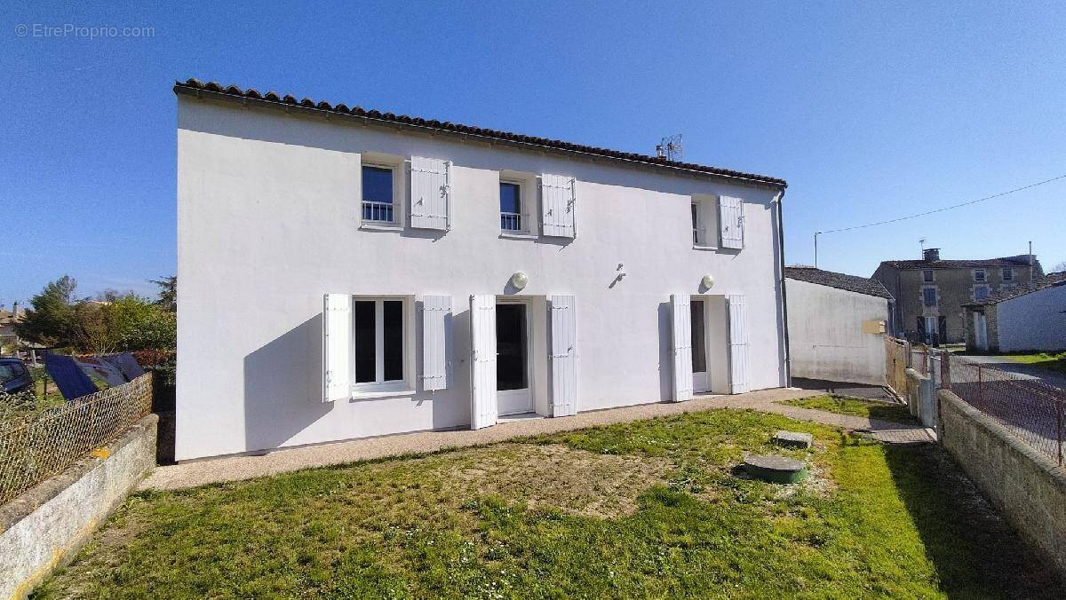 Maison à PRIN-DEYRANCON