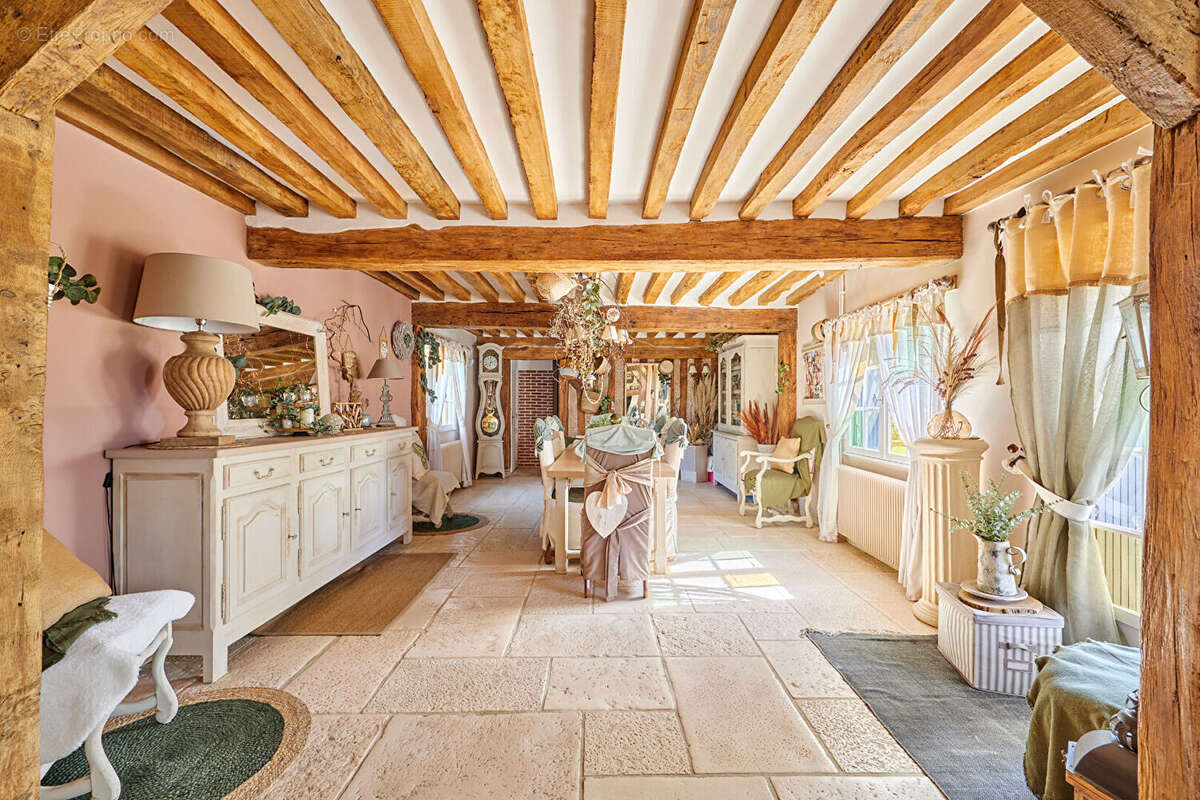 Maison à FAUGUERNON