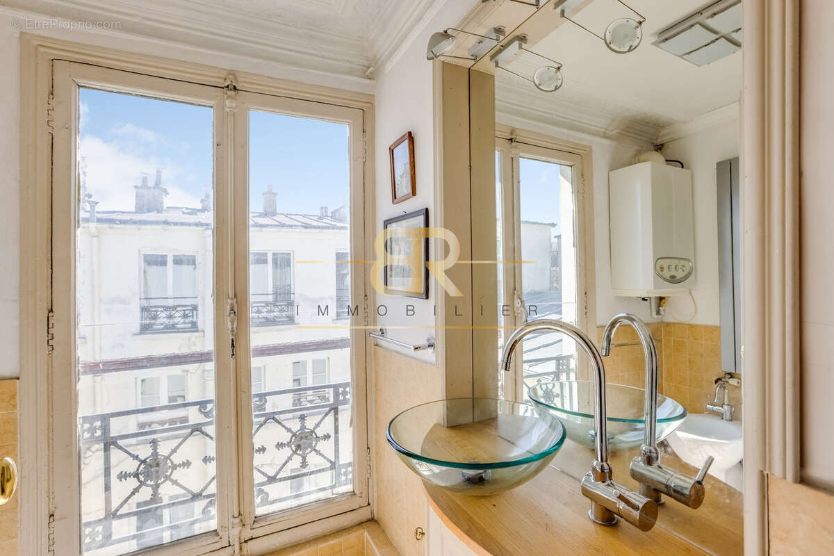 Appartement à PARIS-2E