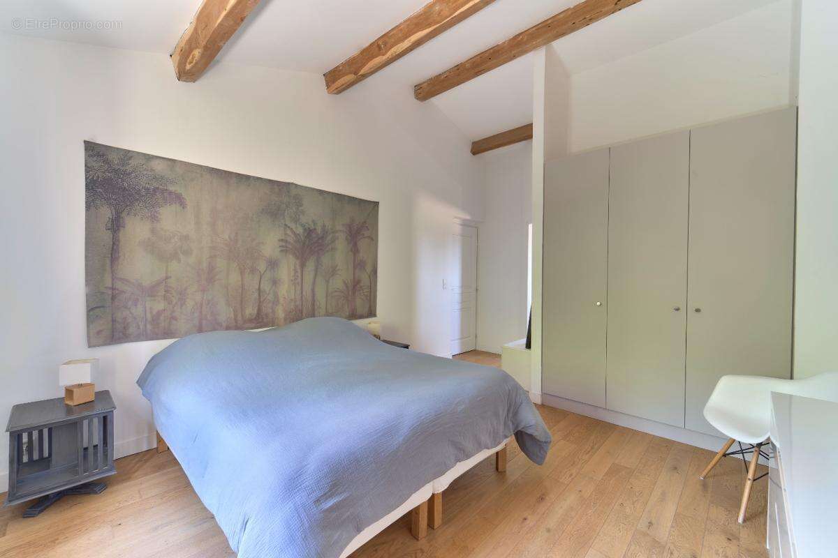 Maison à LE PUY-SAINTE-REPARADE