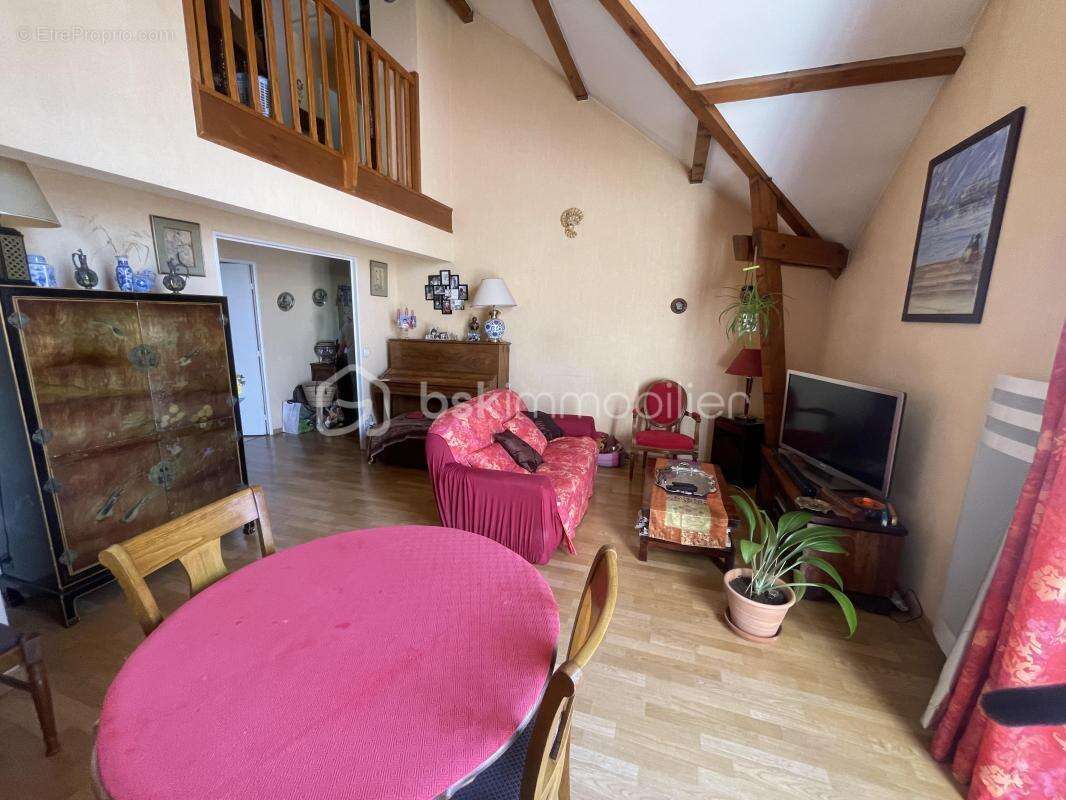 Appartement à BEAUCHAMP