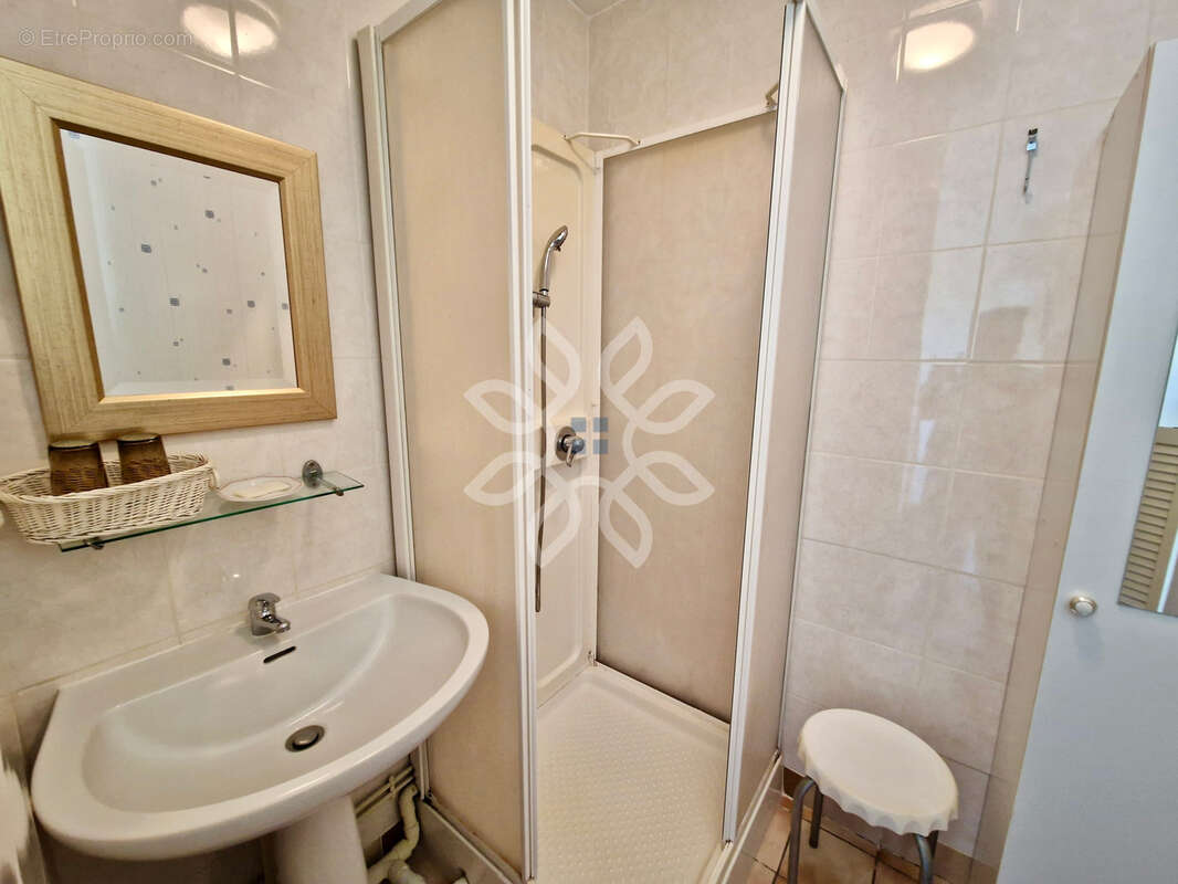 Maison à SAINTE-EUGENIE-DE-VILLENEUVE