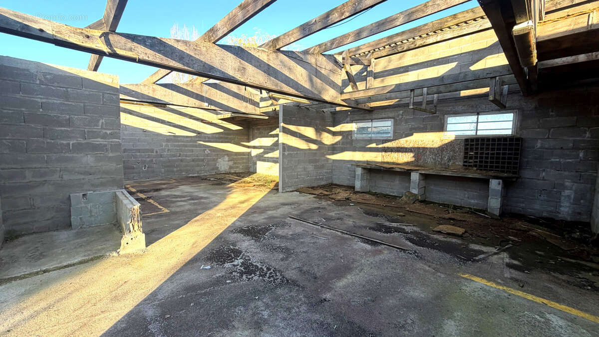 A vendre terrain constructible non viabilisé saint clement de la place - photo 3