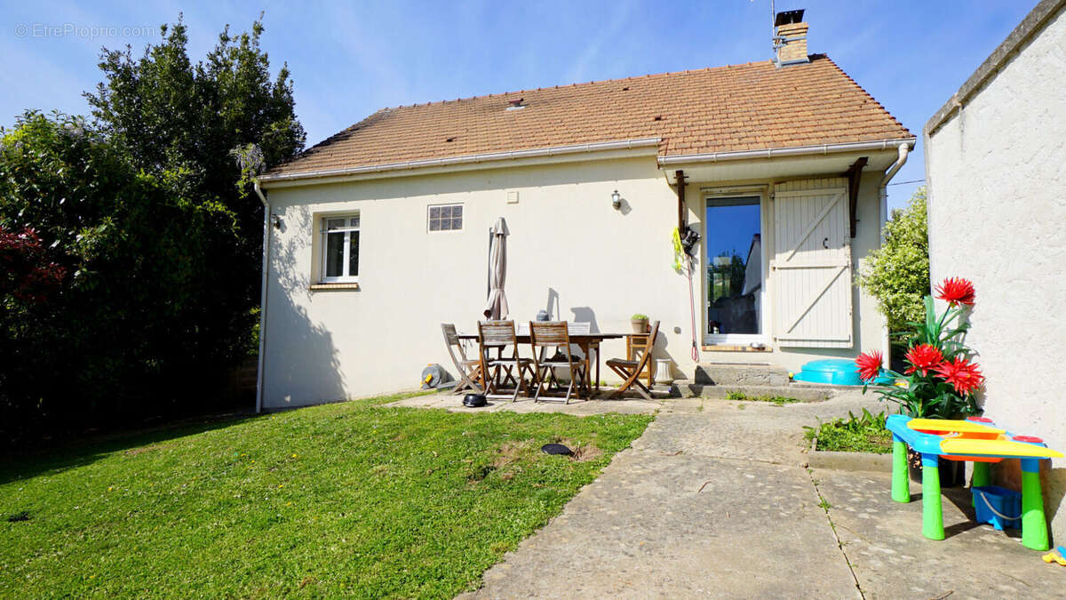 Maison à ISSOU