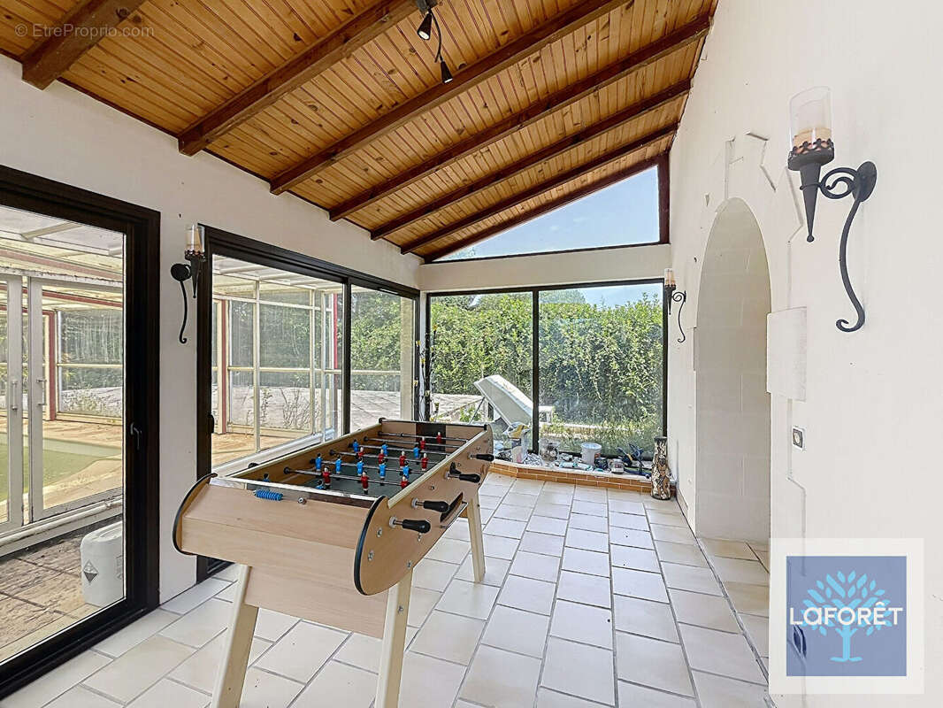 Propriété 5 chambres de 288m2 avec piscine et son parc. - photo 9