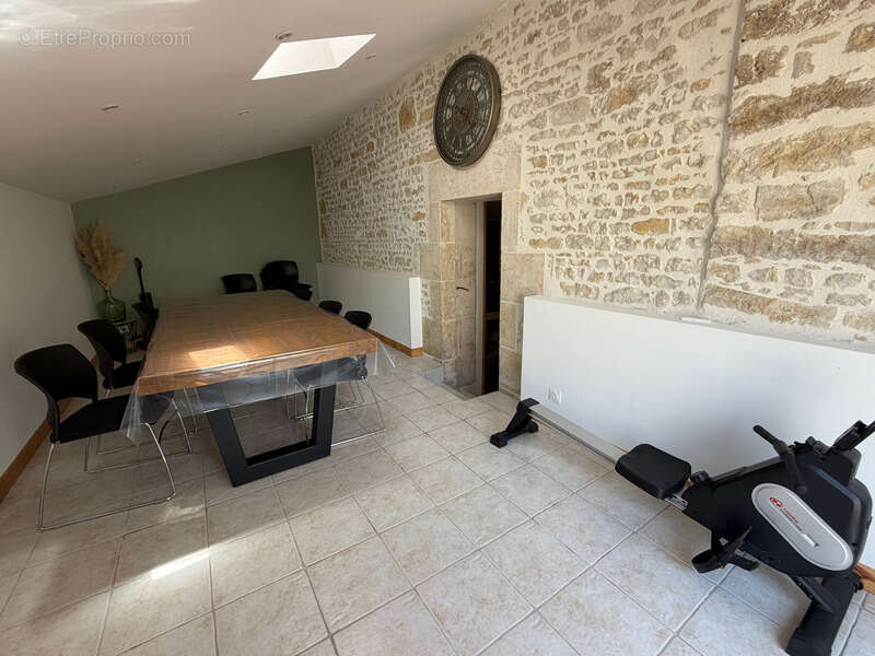 Bessay (85320) au calme charmante maison en pierres renovee 3/4 chambres avec dependances et jardin - photo 12
