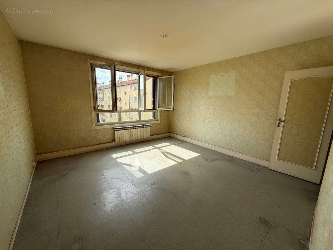 Bel appartement F3 lumineux – Résidence calme et sécurisée à Drancy - photo 2