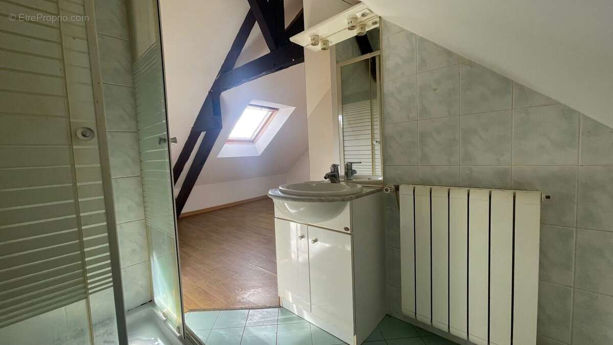 Maison à MONTREUIL-POULAY