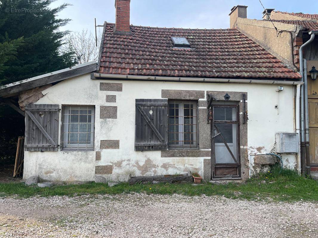 Maison à LA ROCHE-EN-BRENIL