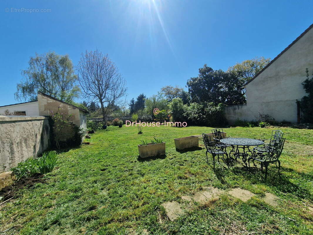 Maison à DANGE-SAINT-ROMAIN