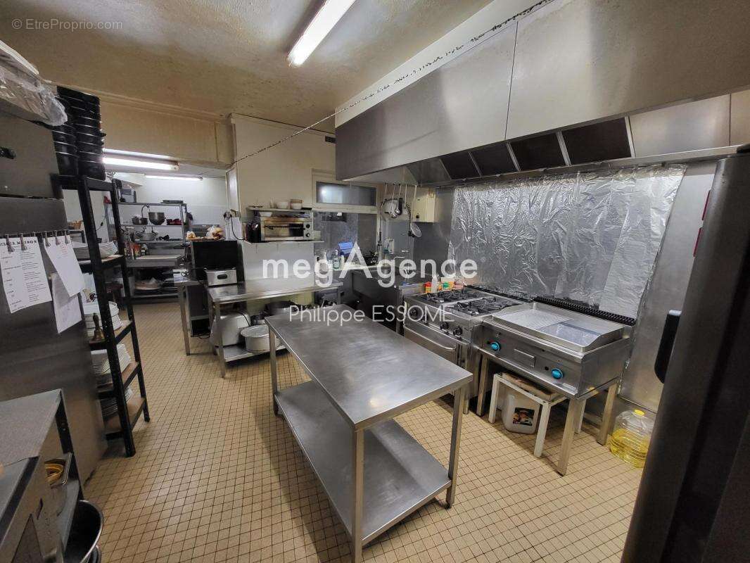 Commerce à SAINT-PIERRE-DE-TRIVISY