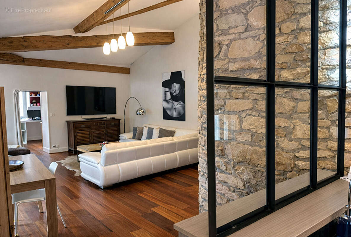 Appartement à COLLONGES-AU-MONT-D'OR