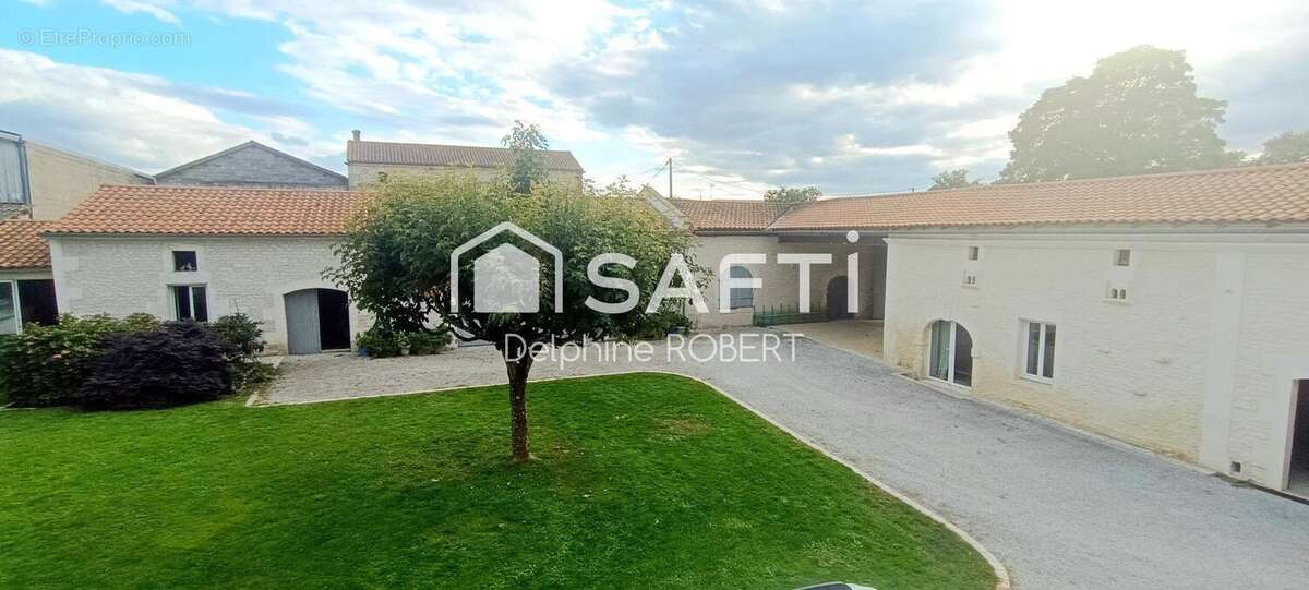 Maison 275 m² à Sainte-Lheurine  - photo 2