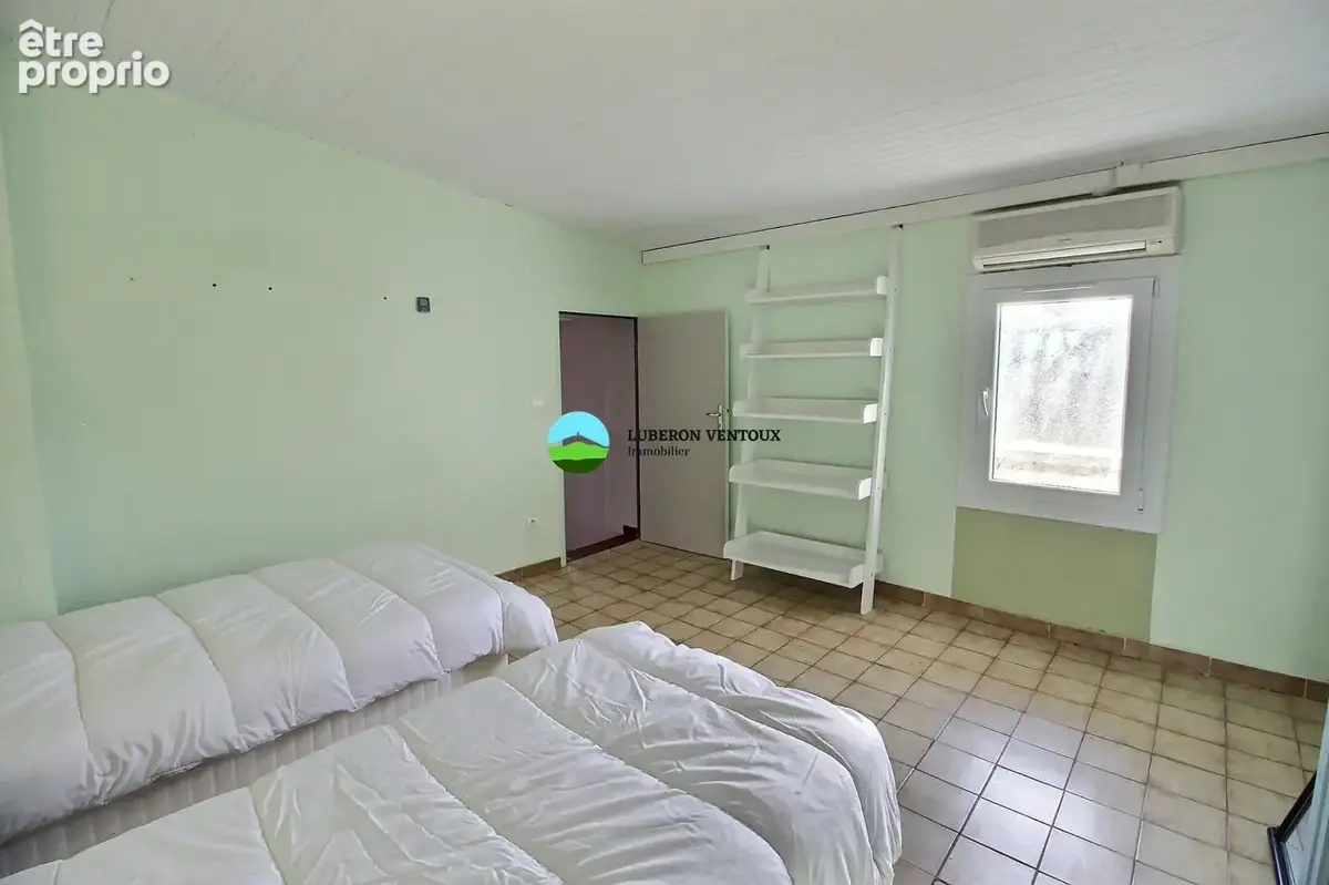 Mas composé de 2 habitations et un terrain constructible sur environ 2600m² - photo 13