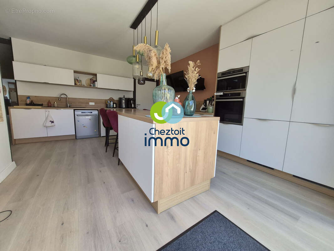 Maison de ville entièrement rénovée - photo 2