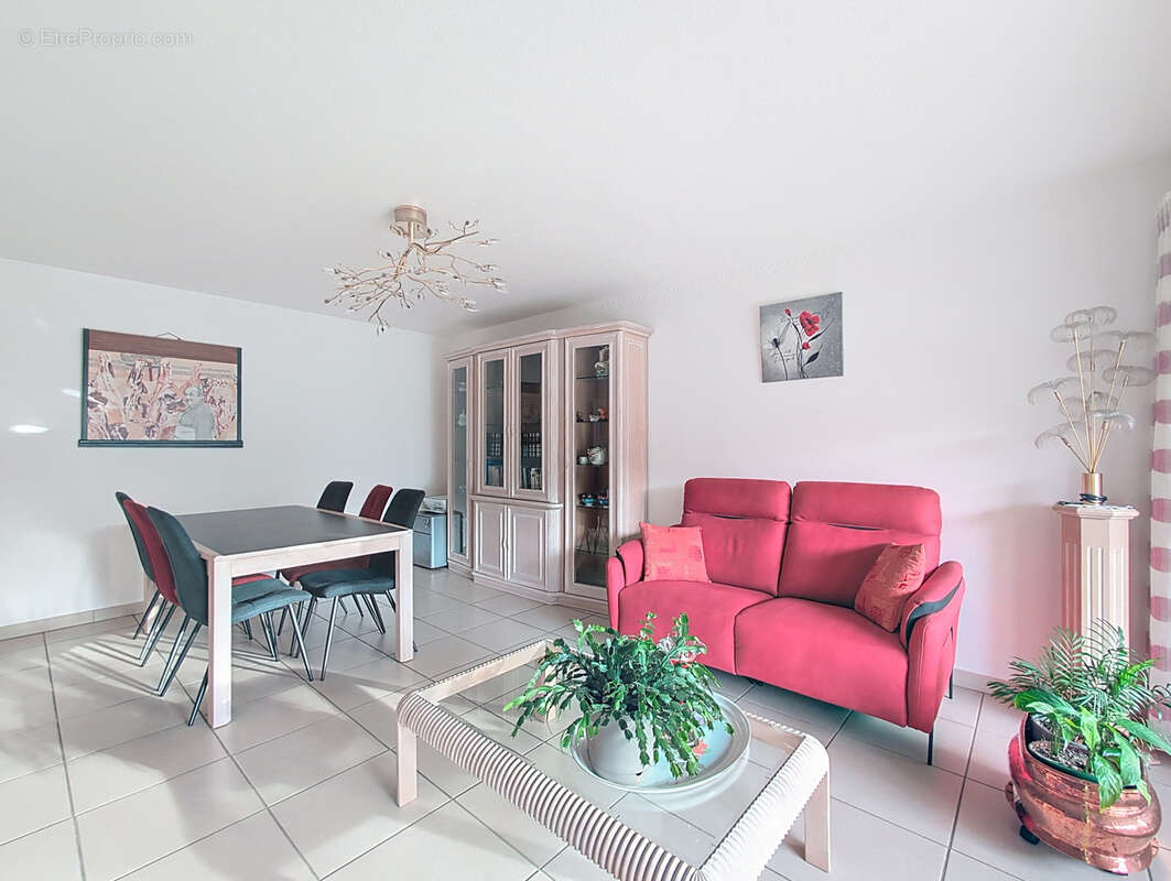 Rumilly - Appartement 3 chambres - Terrasse - Cave - Garage - photo 3