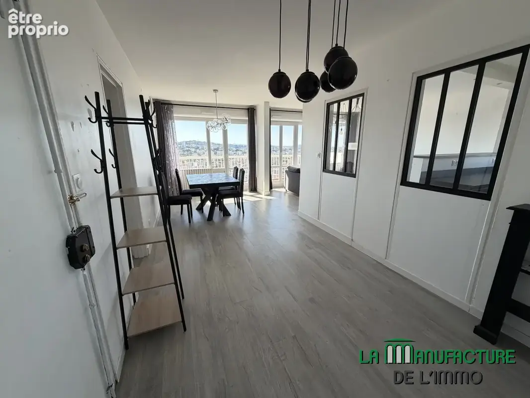 Appartement F4 - 85,37M2 - Balcon - Cave - Parking - Saint-Etienne/ Portail Rouge - photo 4