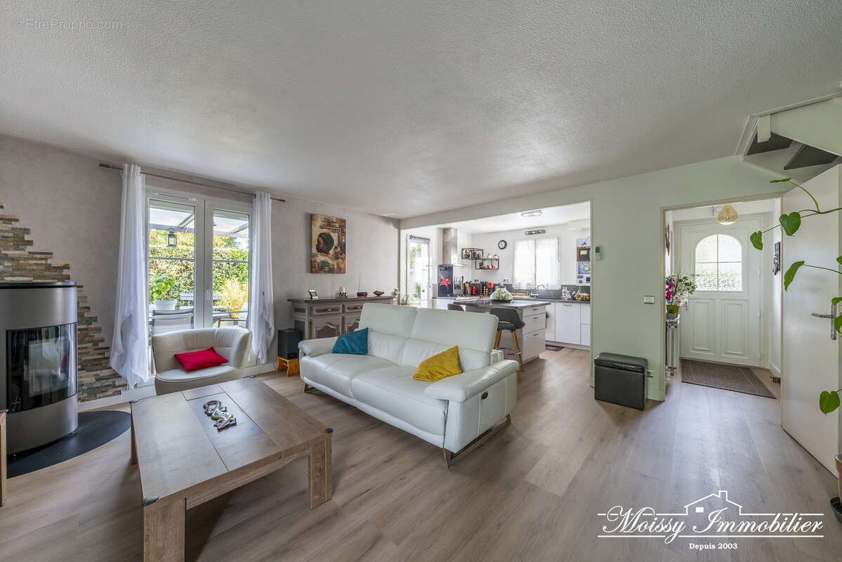 Maison à MOISSY-CRAMAYEL