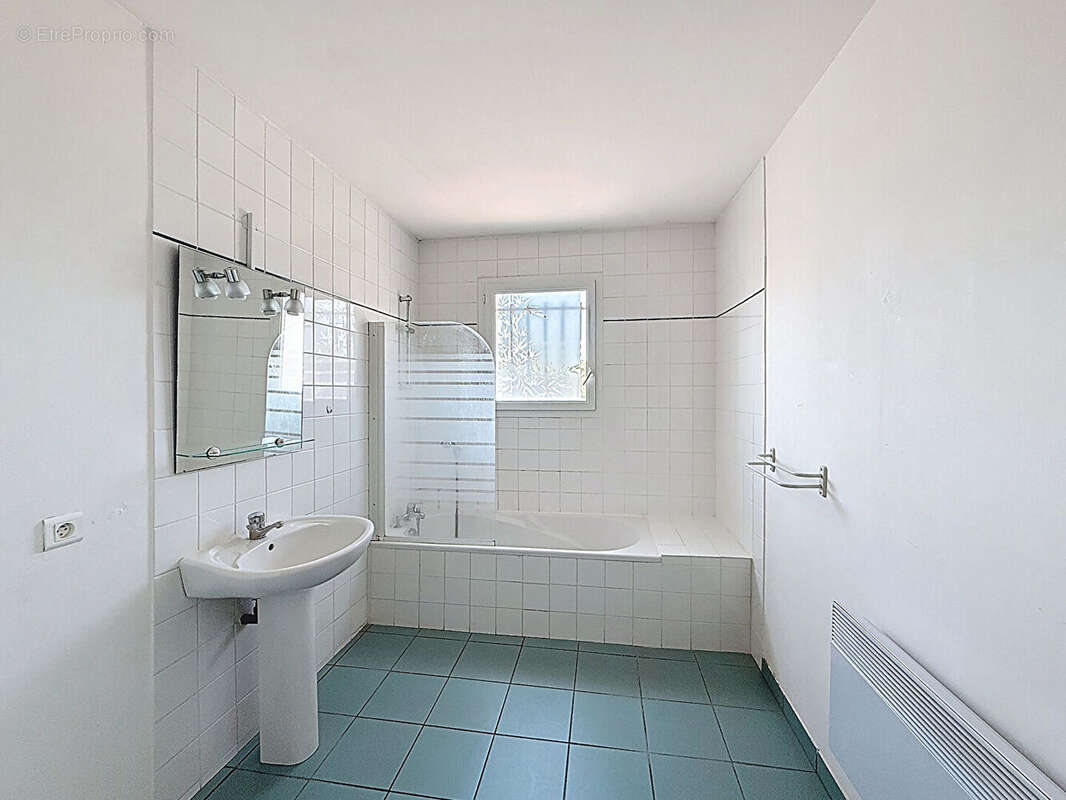 Maison individuelle , 96m2 sur terrain 400m2, trois chambres, un bureau,  un garage. - photo 9
