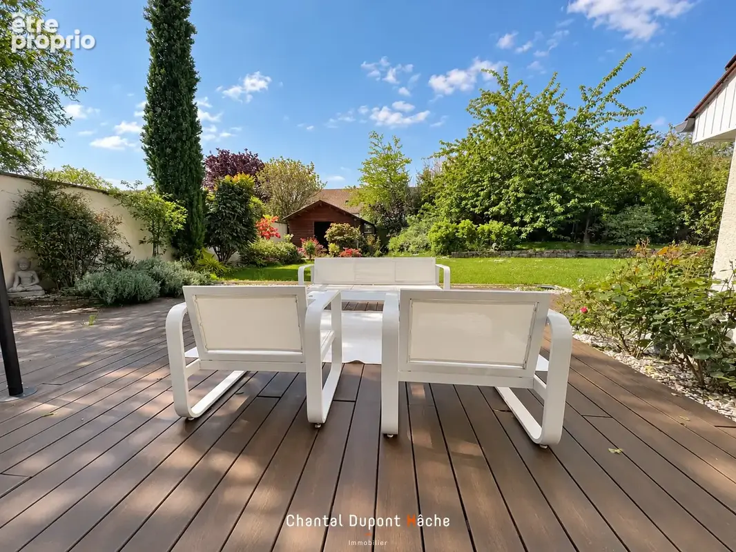 CHARTRES GARE A PIED - Maison contemporaine de 2005, 258m2 habitables, jardin et double garage ! - photo 5
