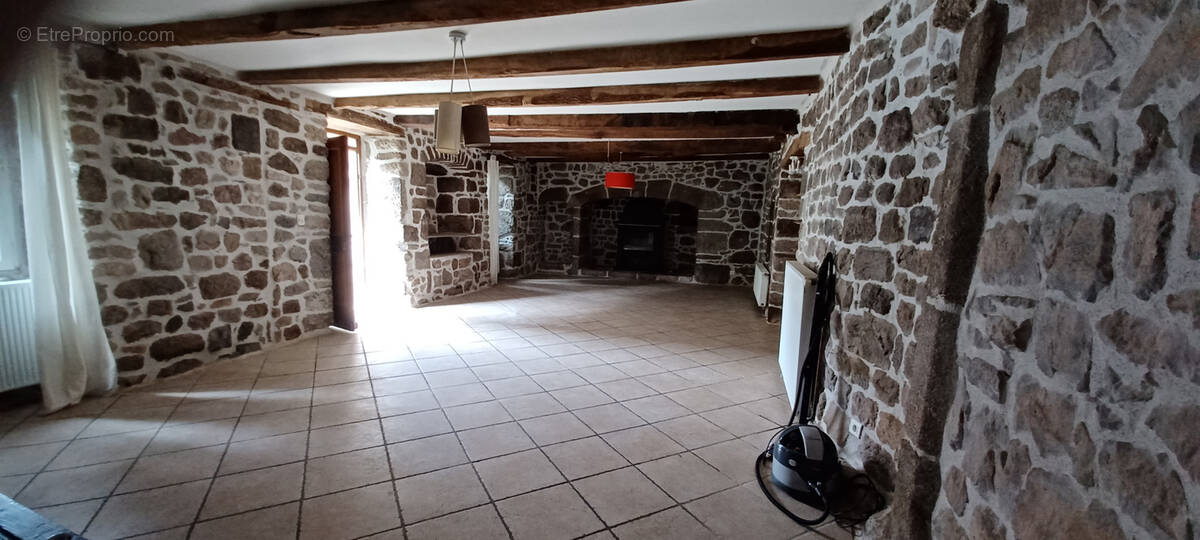 Maison à ENTRAYGUES-SUR-TRUYERE